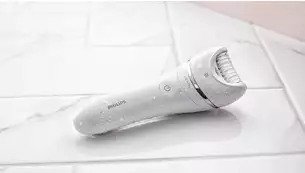 Extra-wide epilator head for better performance